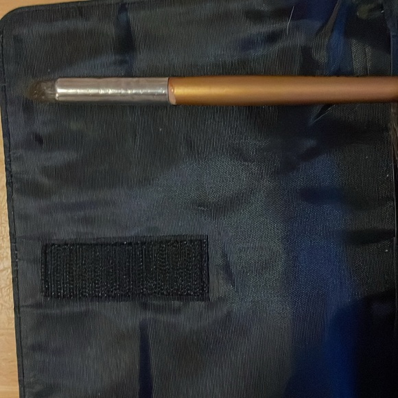 Trish McEvoy 20 Gold Brushes and Case bundle - Picture 8 of 8